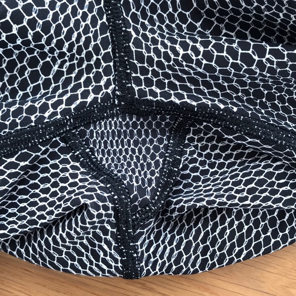 Lululemon high rise leggings size 6 - Picture 6 of 6